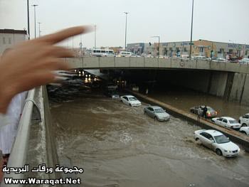فيديو + صور : أمطار وسيول وبرد وغرق سيارات وانهيار أنفاق وسقوط أعمدة كهرباء في الرياض Riyadh-raining74