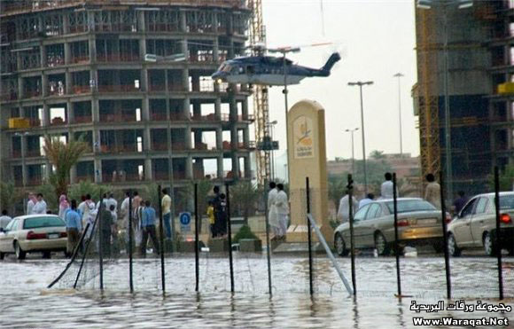 فيديو + صور : أمطار وسيول وبرد وغرق سيارات وانهيار أنفاق وسقوط أعمدة كهرباء في الرياض Riyadh-raining_30