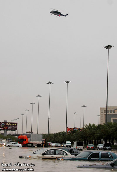 فيديو + صور : أمطار وسيول وبرد وغرق سيارات وانهيار أنفاق وسقوط أعمدة كهرباء في الرياض Riyadh-raining_37