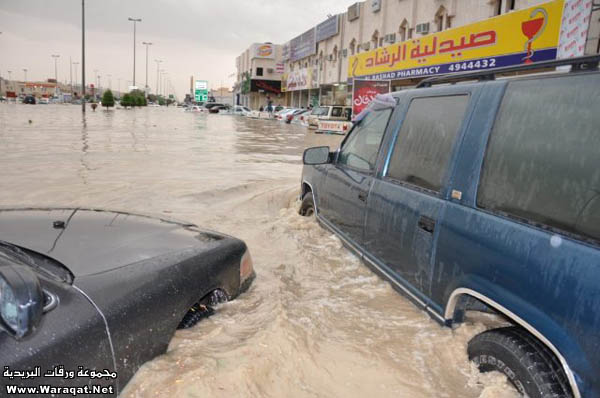 فيديو + صور : أمطار وسيول وبرد وغرق سيارات وانهيار أنفاق وسقوط أعمدة كهرباء في الرياض Riyadh-raining_43