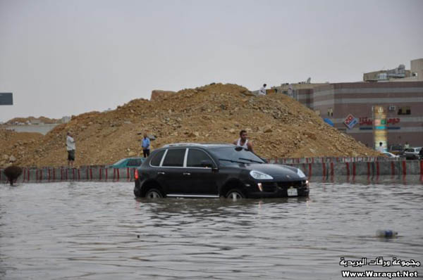 فيديو + صور : أمطار وسيول وبرد وغرق سيارات وانهيار أنفاق وسقوط أعمدة كهرباء في الرياض Riyadh-raining_50