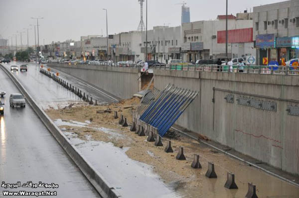 فيديو + صور : أمطار وسيول وبرد وغرق سيارات وانهيار أنفاق وسقوط أعمدة كهرباء في الرياض Riyadh-raining_51