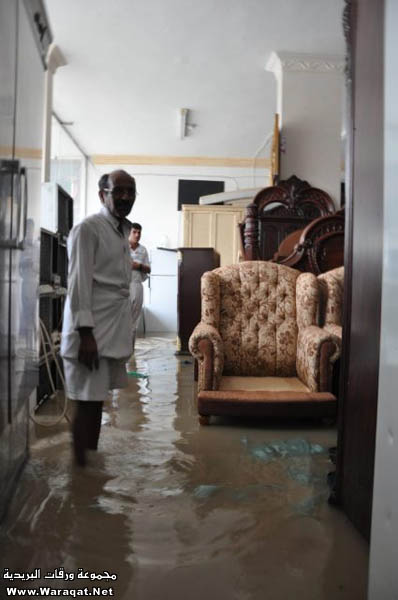 فيديو + صور : أمطار وسيول وبرد وغرق سيارات وانهيار أنفاق وسقوط أعمدة كهرباء في الرياض Riyadh-raining_58