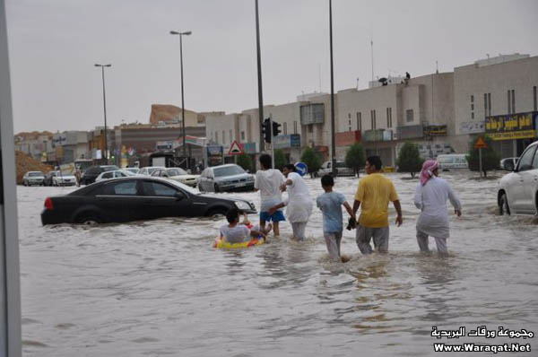 فيديو + صور : أمطار وسيول وبرد وغرق سيارات وانهيار أنفاق وسقوط أعمدة كهرباء في الرياض Riyadh-raining_61