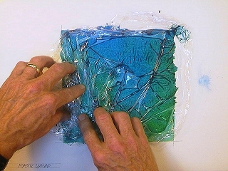 تعلم كيف تستعمل الالوان المائيه 320plasticwrap4