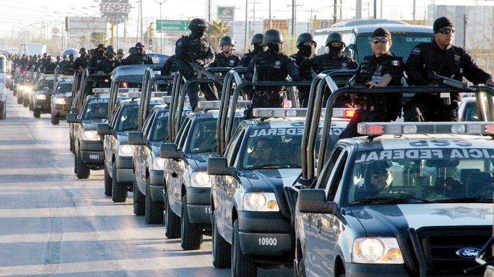 Los Caballeros Templarios bloquean gasolineras y prohíben venta de combustible en Michoacán Wawis-policia-federal-juarez