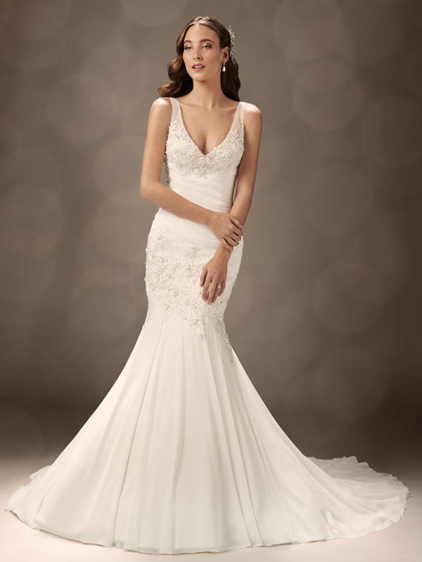 العروس تصبح ملكة الحفل فى ليلة زفافها Sophia-tolli-2013-wedding-dress-collection-style-y11302