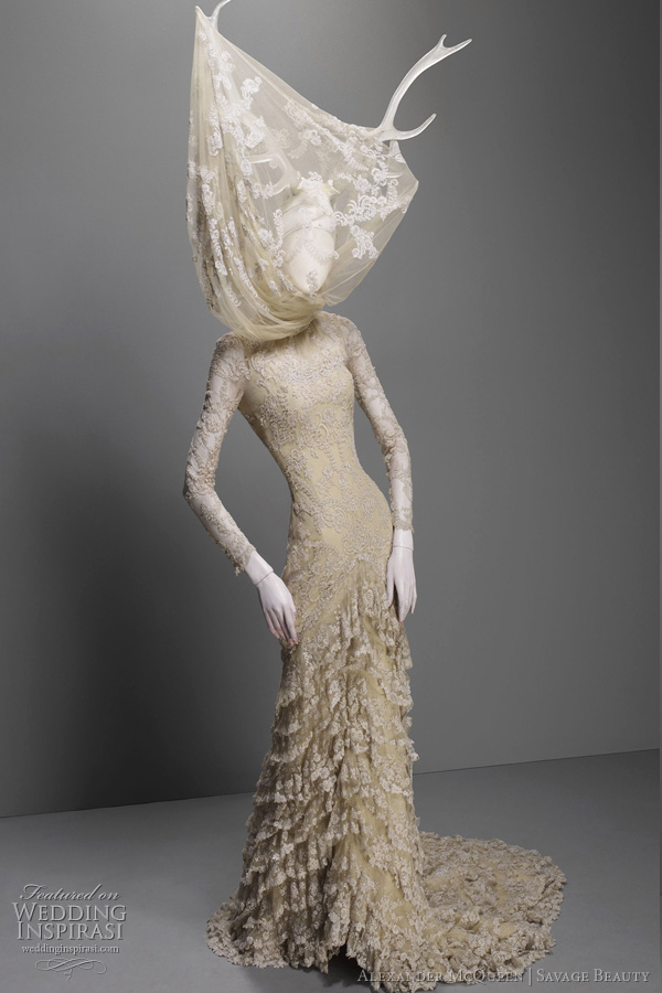  ♥..× إنٌـِـوثـَــٌـِـهـً معيــ~ غــ‘ــير ×..♥ Alexander-mcqueen-wedding-dresses-2011-