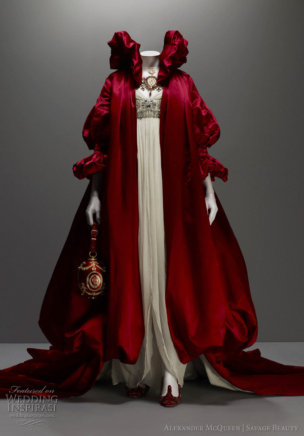  ♥..× إنٌـِـوثـَــٌـِـهـً معيــ~ غــ‘ــير ×..♥ Alexander-mcqueen-wedding-dresses-2011