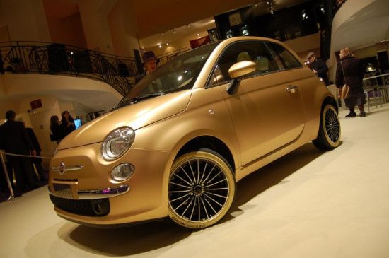 தங்கம் அனைத்தும் தங்கம் படங்கள் இணைப்பு! Gold-plated-fiat_500