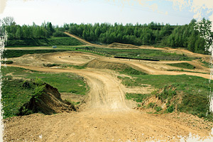 Grundstück hinter dem Haus Motocross_strecke