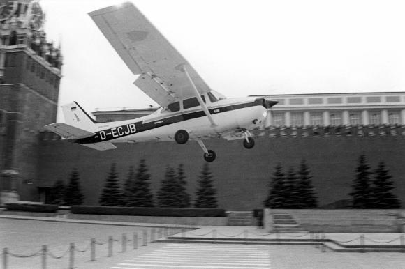 Cessna 172  Matthias-Rust-landet-auf-dem-Roten-Platz