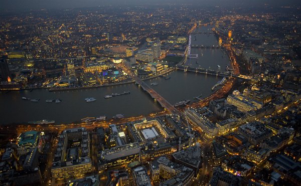 صور رائعة لمدينة لندن في الليل 1%20(16)