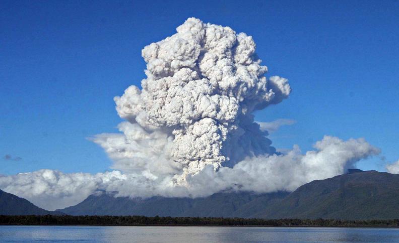 quand la nature se dechaine ! Chaiten-plume-volcano