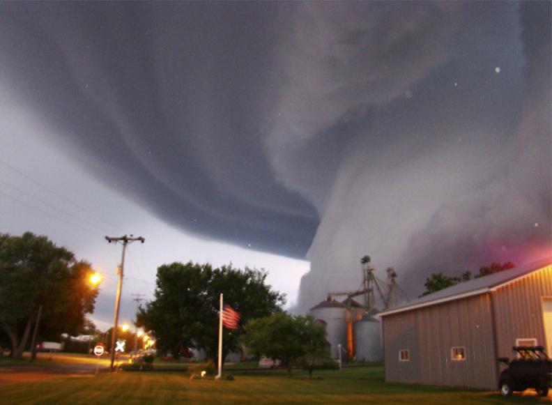 quand la nature se dechaine ! Tornado-funnel-cloud-iowa
