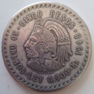 Un lote de monedas falsas, duros, dollares, pesos mexicanos, etc 370284909