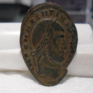 Follis de Majencio (CONSERV VRBS SVAE) 85937315