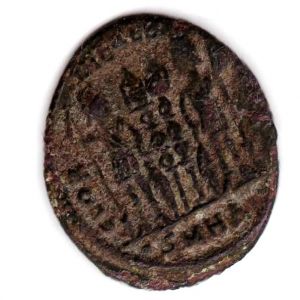 AE3 de Constantino I (GLORIA EXERCITVS) 138126797