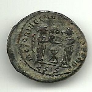 AE3 de Constantino I (VICTORIAE LAETAE PRINC PERP) 656193205