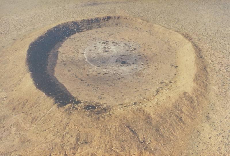 Un cratère géant découvert grâce à Google Earth Australia_WA_Wolfe_Creek_Meteorite_Crater_c1bc04a603664ea4b32e393d6a3b4664