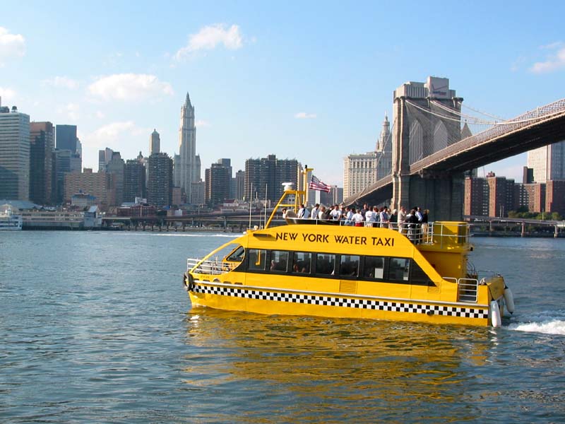 [JEU] Les insolites du web ! - Page 2 Water_taxi_fulton_ferry_landing_5oct02