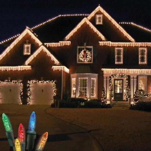 கிறிஸ்துமஸிற்கு வீட்டின் வெளியே அலங்கரிப்பது எப்படி? Outdoor-Christmas-Lighting-Decorations-9