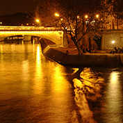       -  2 Night_photos_Paris_Seine_river_s