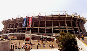 اكبر ملعب كرة قدم في العالم !!! Mexico_city_azteca4