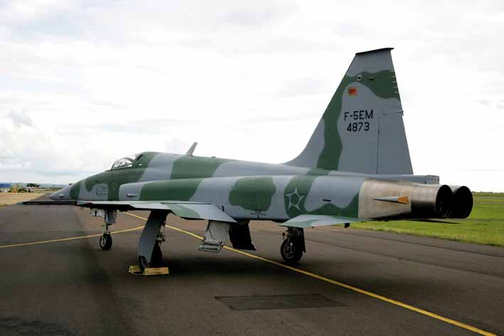 Brasil vuelve a Actualizar su Flota de F-5´s  con el Radar Grifo. F-5BR_004