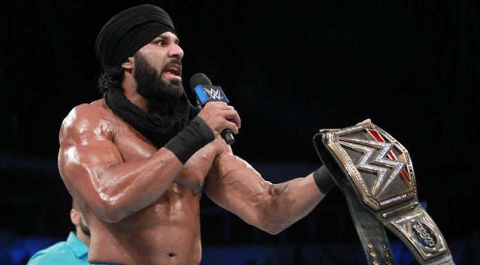 Jinder Mahal légèrement blessé Wwe-hell-in-a-cell-main-event-october-2017-696x385