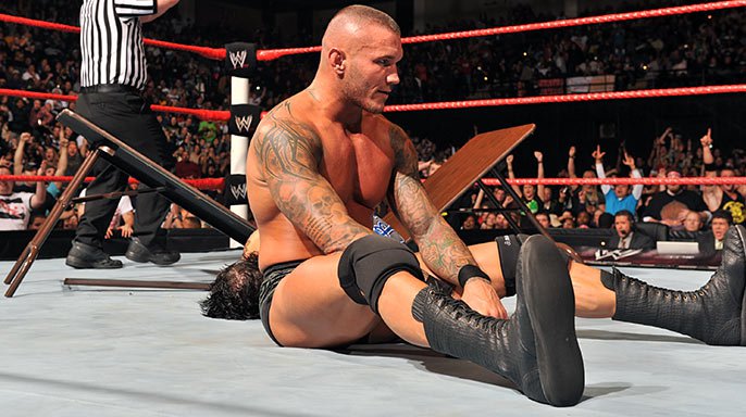 [RESULTATS LIVE] WWE TLC 2011 20111218_tlc_orton_barrett_c2