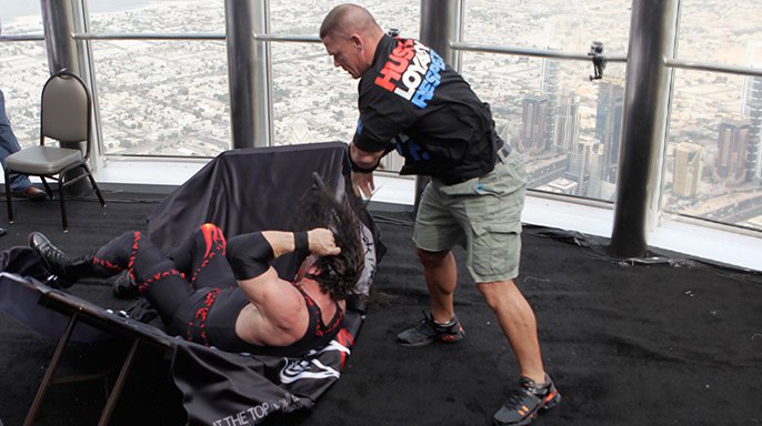 Continua la rivalidad de Kane y John Cena en Abu Dhabi 20120209_dubai2