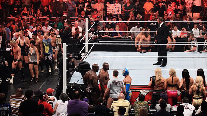 Raw Supershow Resultados - 03/10/11 20111003_raw_walkout2_c