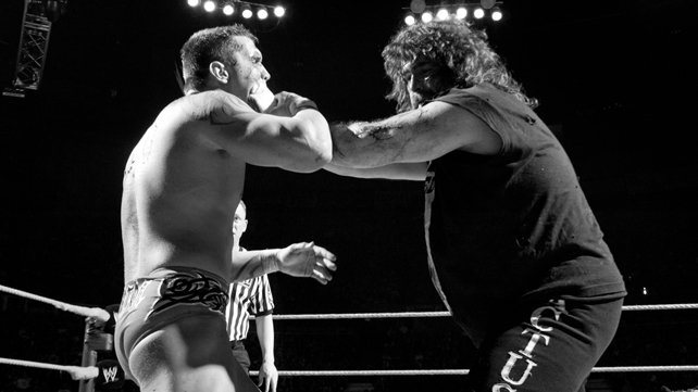 [Divers] Top 25 des feuds les plus personnelles selon WWE.com Foley_orton