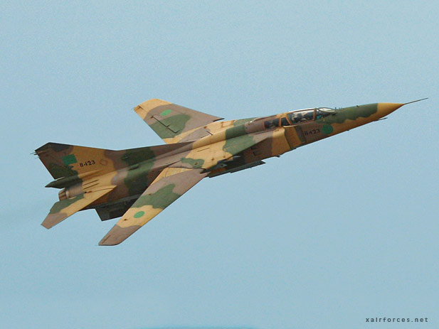 كتائب القذافي .... زمان MiG-23UB_LARAF_8423