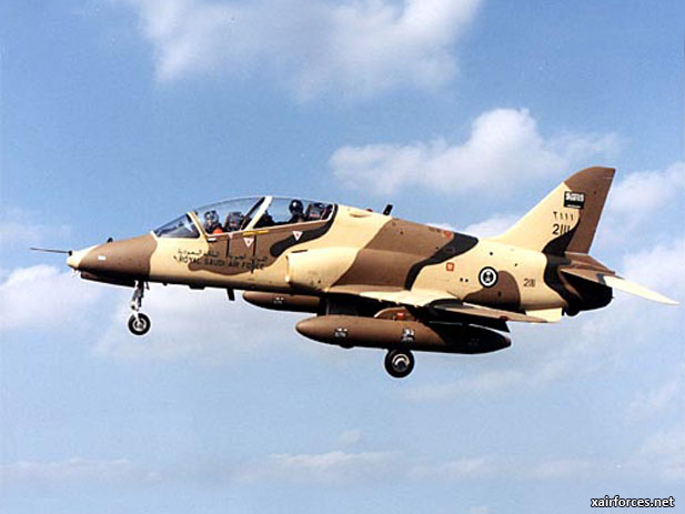 السعودية تعلن مقتل شخصين في سقوط طائرة تدريب عسكرية RAF_BAe-Hawk-Trainer_070512