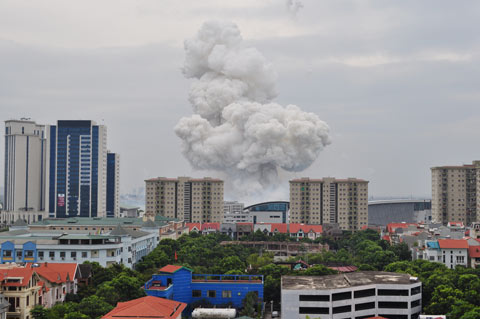 Nổ kho pháo hoa cho Đại lễ 1000 năm TL-HN tai SVĐ Mĩ Đình Images2048173_nophaohoaMD