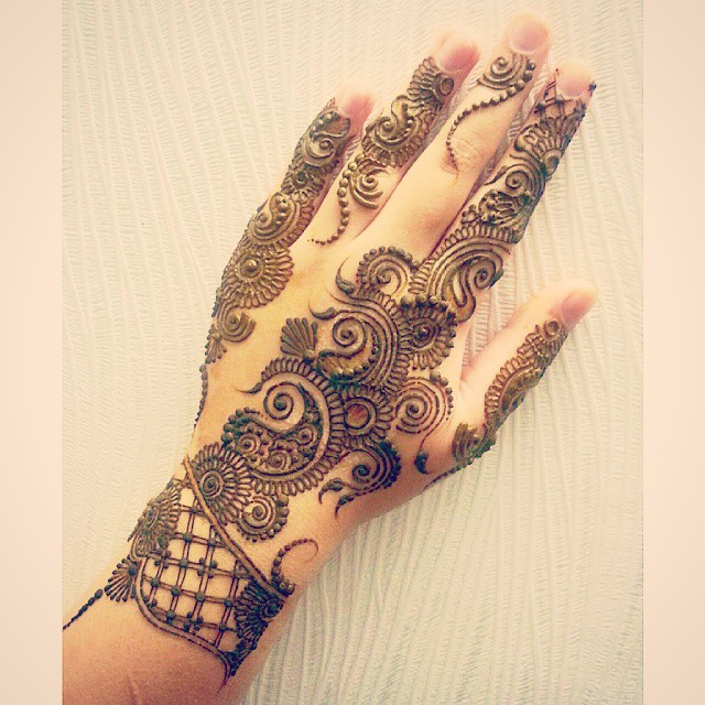 اجمد نقوش حنة نقش حنة شيك اخر موضه خيال Front-Hand-Mahndi-Designs-4