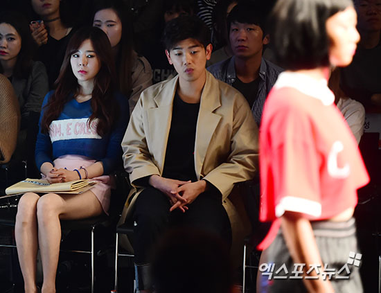 [PIC][16-10-2015]Sunny tham dự "Hera Seoul Fashion Week 2016SS 'CRES. E DIM'" vào chiều nay 1444972692885