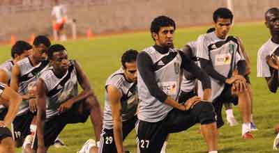 الأهلي واصل تدريباته للقاء الكلاسيكو مع الهلال Ahly-geddah-trnng40015-2-2010-15-28-54