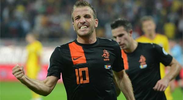  هولندا تكتسح رومانيا بملعبها وتواصل انتصاراتها بتصفيات المونديال .. فيديو Holland-60016-10-2012-23-5-29