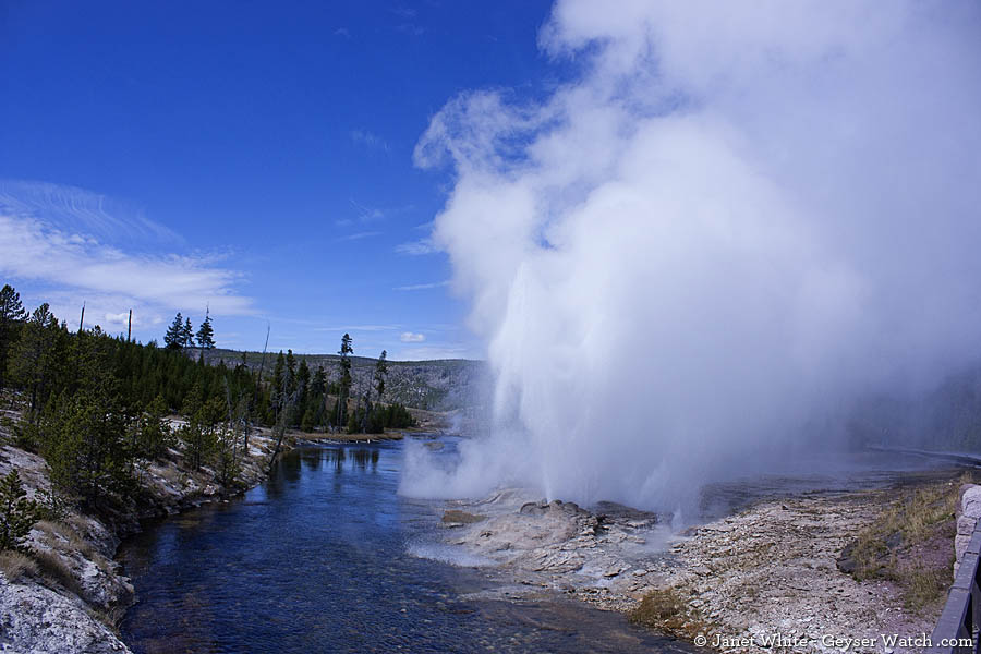 SEGUIMIENTO DEL SUPERVOLCÁN YELLOWSTONE , UN PELIGRO LATENTE . - Página 12 Fanmortar100921J2647