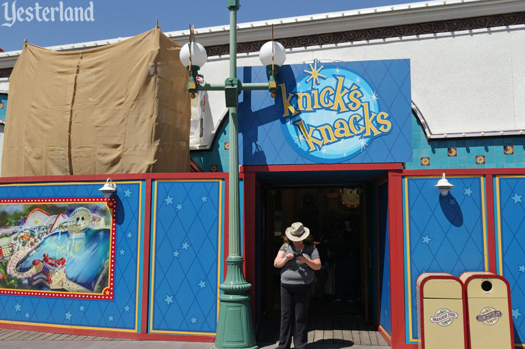 [Disney California Adventure] Placemaking: Pixar Pier, Buena Vista Street, Hollywood Land, Condor Flats - Page 25 Treasures_knicksknacks2018cb