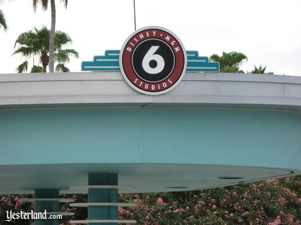 [Disney's Hollywood Studios] Changements de nom (anciennement Disney-MGM Studios) - Page 2 Mgm_busstop