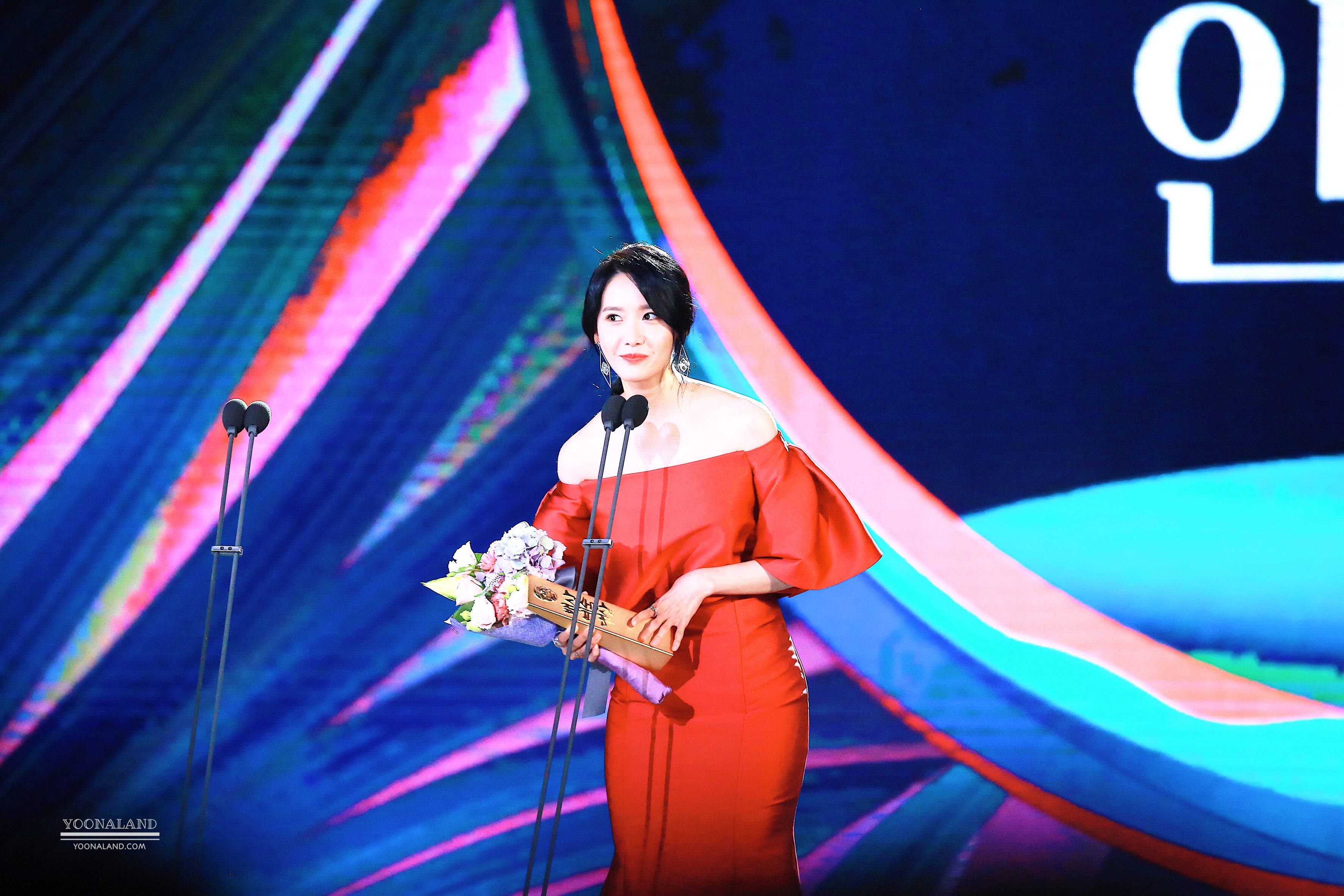 [PIC][03-05-2017]YoonA tham dự "53rd Baeksang Arts Awards" vào chiều nay + Giành "Most Popular Actress or Star Century Popularity Award (in Film)" - Page 3 627c0f1e6ff66719fba9bf8ee1426344