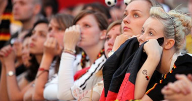 بالفيديو الجماهير الألمانية تحتفل فى أسبانيا بالفوز على إنجلترا Smal6201024143535