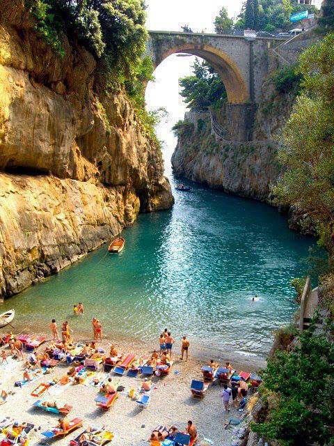 من حول العالم..!! Italy-Beautiful-Beach-Furore-Amalfi-Coast