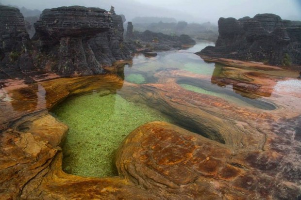 من حول العالم..!! Jacuzzis-of-Mt.-Roraima-620x413