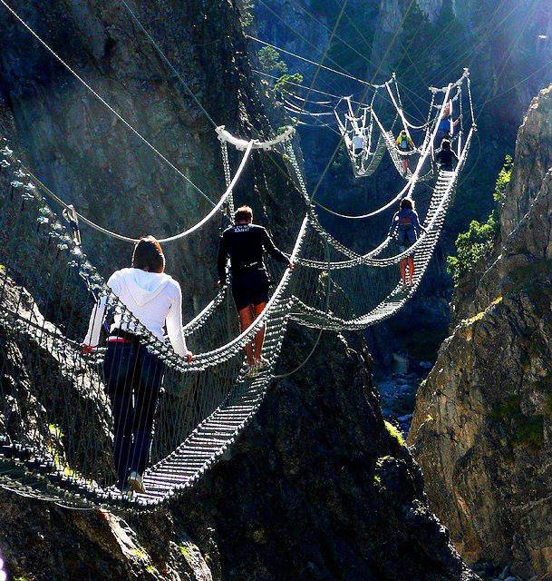 من حول العالم..!! The-Tibetan-Bridge-in-Claviere-Piedmont-Italy