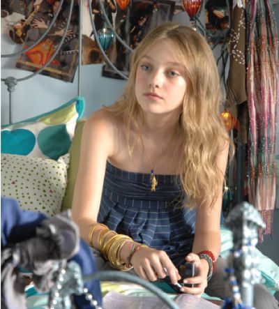 aqui esta la pequeña..inosente....jjijj Imagenesdakota-fanning-luna-lovegood